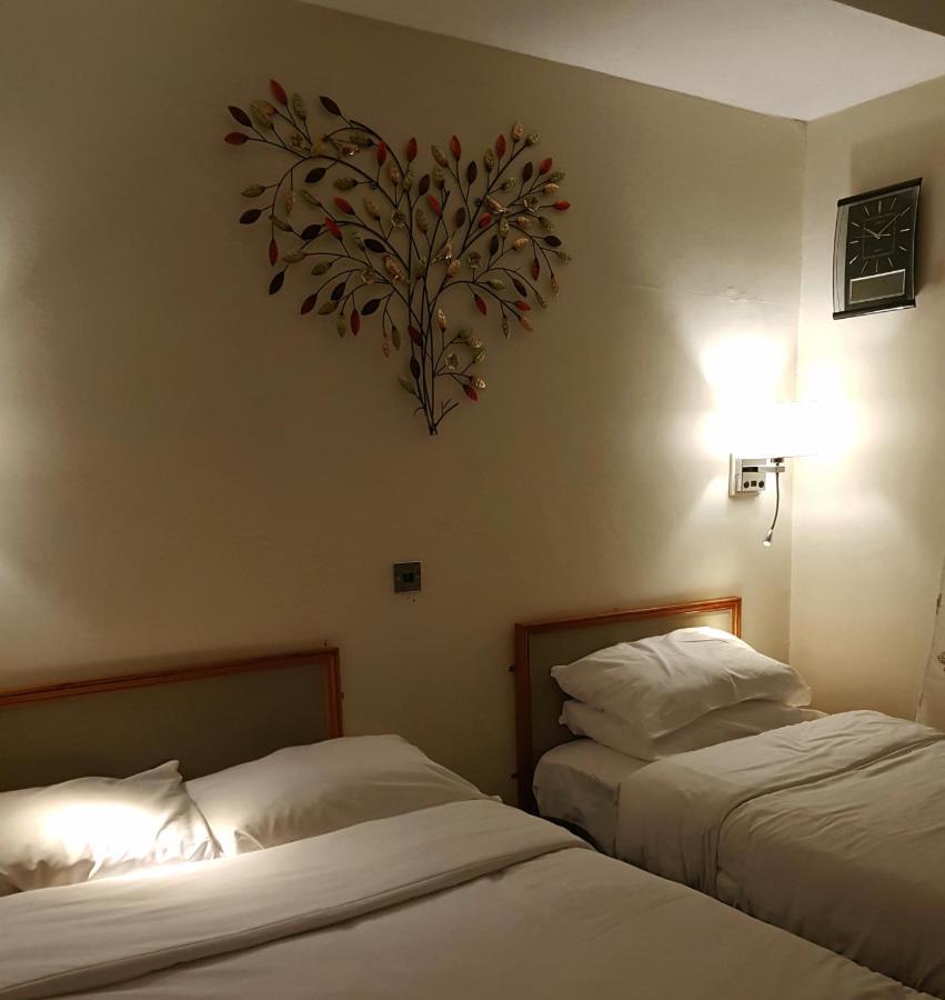 Linden Tree Bed & Breakfast Gloucester Exterior photo